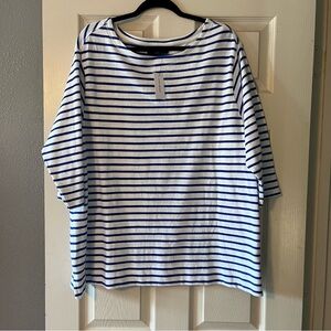 Blue/white 3/4 sleeve top.